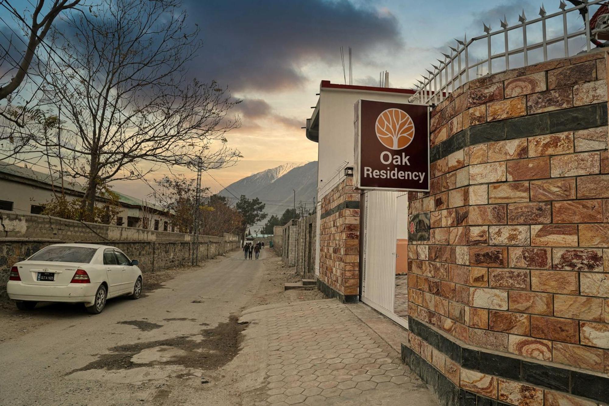 Oak Residency Ξενοδοχείο Γκιλγκίτ Εξωτερικό φωτογραφία