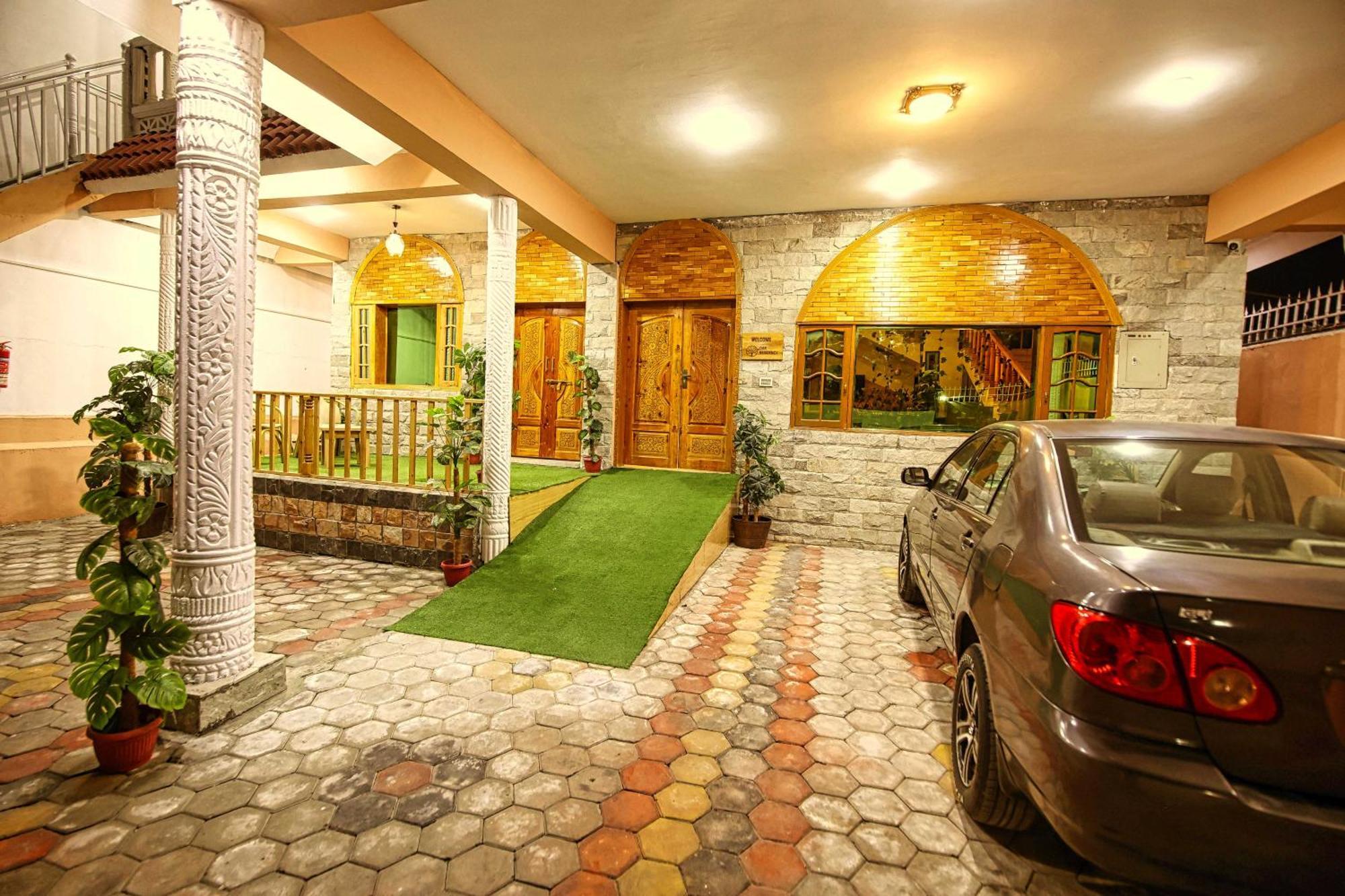 Oak Residency Ξενοδοχείο Γκιλγκίτ Εξωτερικό φωτογραφία