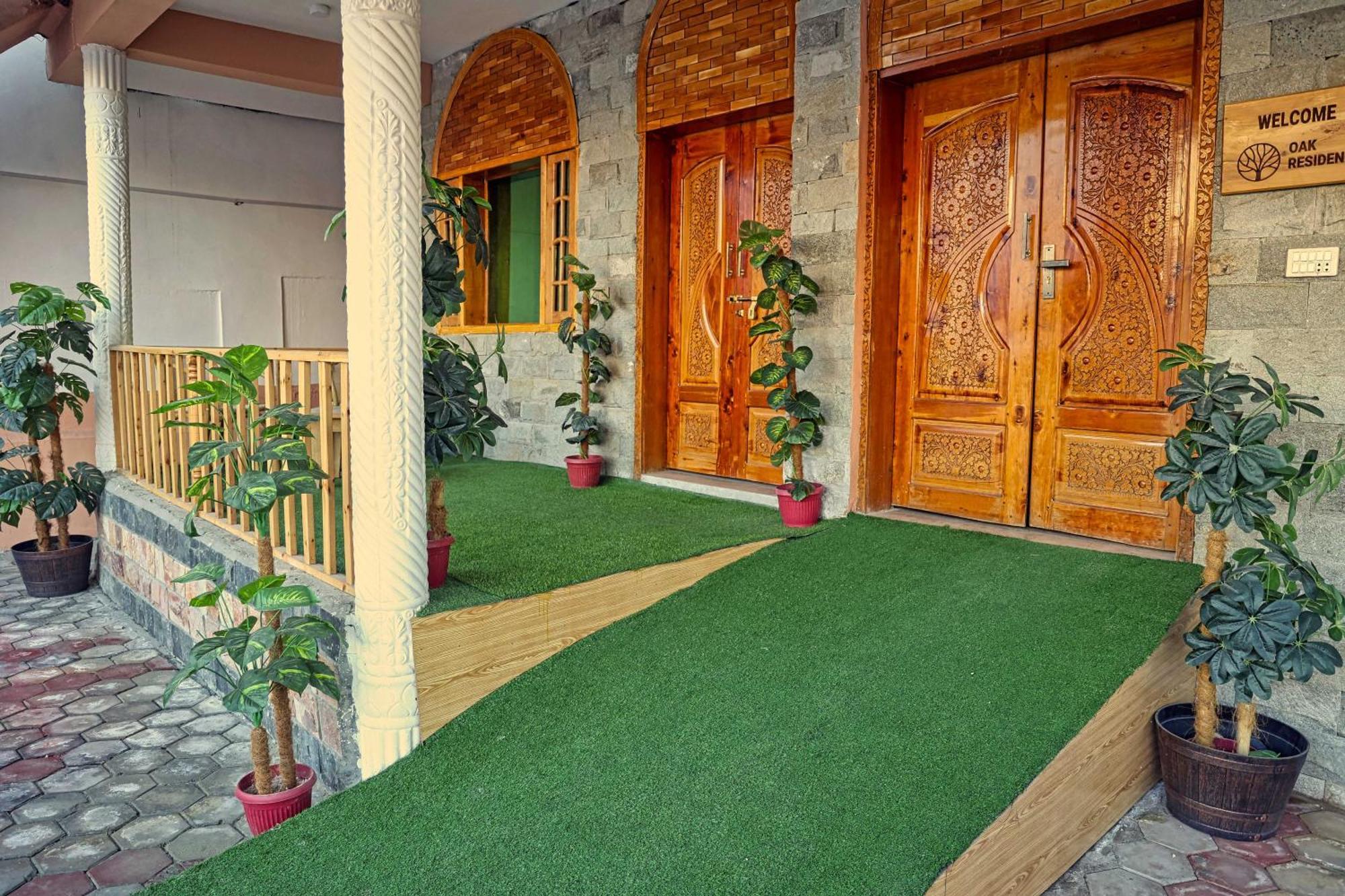 Oak Residency Ξενοδοχείο Γκιλγκίτ Εξωτερικό φωτογραφία